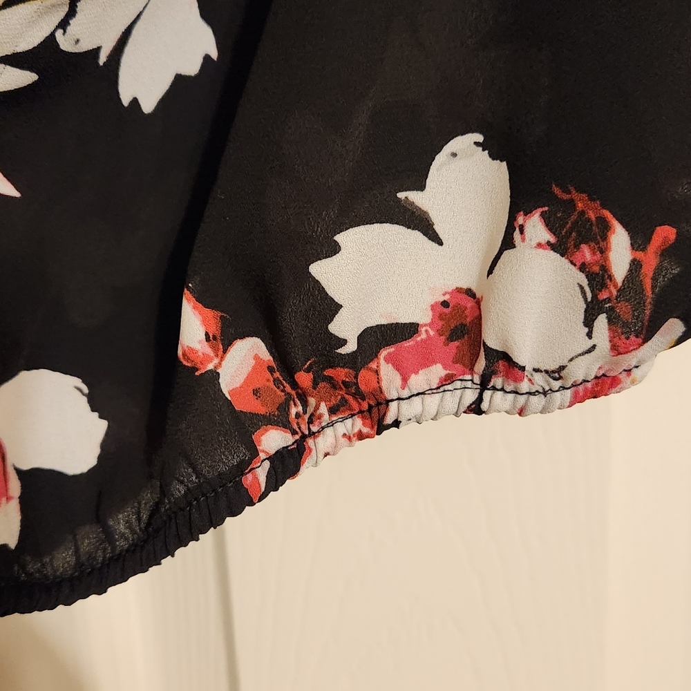 Torrid 3X Women's cold shoulder black floral blouse w/elastic bottom - Picture 3 of 6